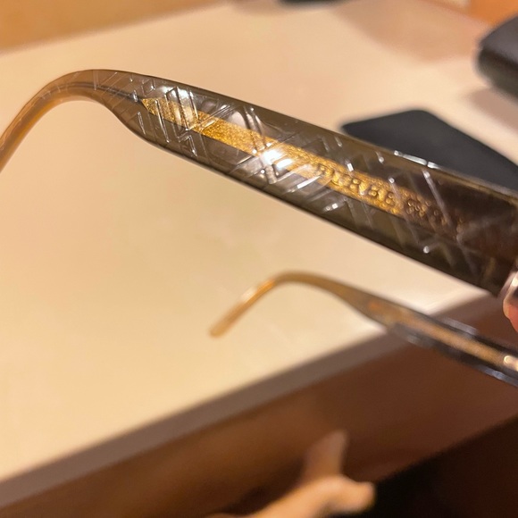 Burberry eyeglass frame - Picture 5 of 9